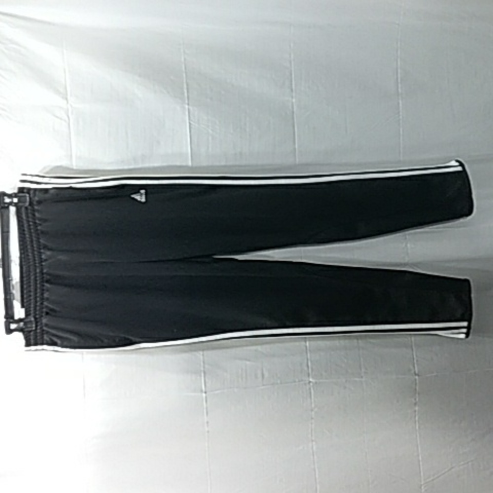 Adidis  Size Medium - Picture 5 of 7